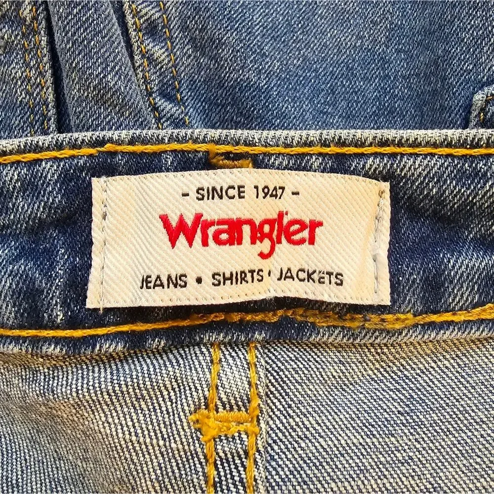 Y Wrangler Women's 4" Frayed Jean Shorts Destroyed Sky Light Blue NWT Size 14 32 - Picture 9 of 11